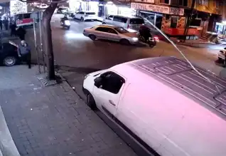 Bağcılar'da Polis Motosikleti Kazası: 2 Yaralı