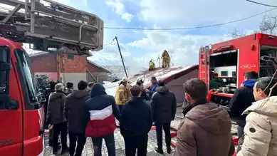 Beykoz'da Çatı Yangını: İtfaiye Müdahalesi ile Sönmüştür