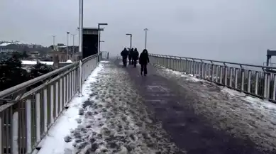 Beylikdüzü'nde Kar Yağışı Trafiği Etkiledi