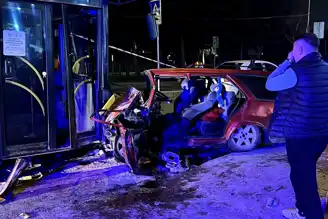 İETT-Otomobil Çarpışması: 2 Ölü
