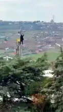 Forkliftle Direğe Tırmanan Adam!