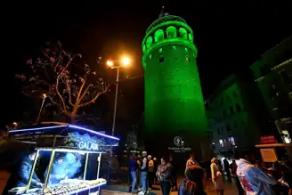 Galata Kulesi Serviks Kanseri İçin Yeşile Bürüdü