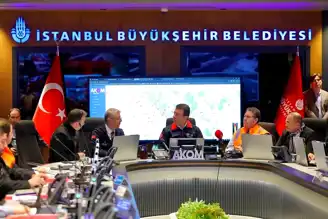 İmamoğlu, İstanbul'daki Kar Yağışını AKOM'dan Takip Ediyor