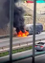 Pendik'te Servis Minibüsü Yandı!