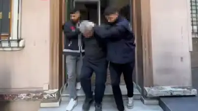 Oğul Annesini Öldürdü, "Hareketsiz Yattığını" Söyledi