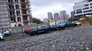 Sarıyer'de Lüks Araçlar Yağmura Teslim Oldu!