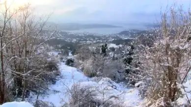 İstanbul'da Ani Kar Yağışı Sürücüleri Mahsur Bıraktı