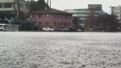 Şiddetli Lodos ve Yağmur İstanbul'u Vurdu!