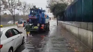Şiddetli Yağış ve Fırtına İstanbul'u Vurdu