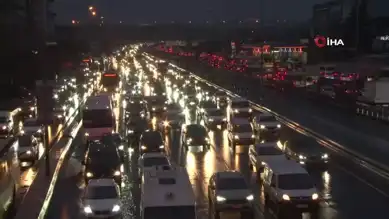 İstanbul'da Trafik Kilitlendi: Yoğunluk %90!