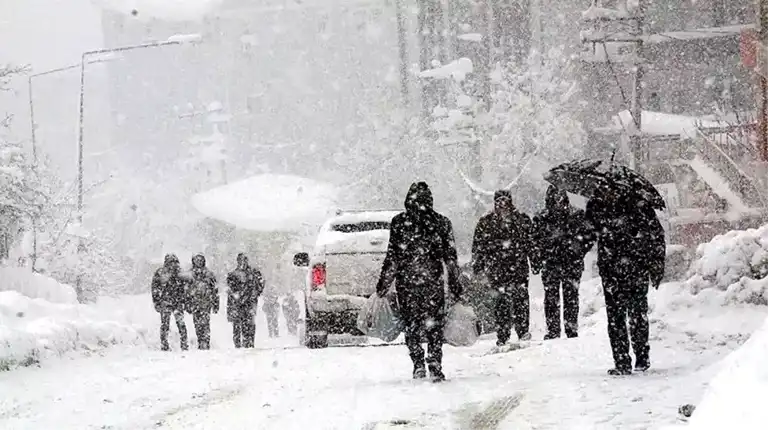 İstanbul'a Yeni Kar Uyarısı: Pazartesi Kar Başlıyor!