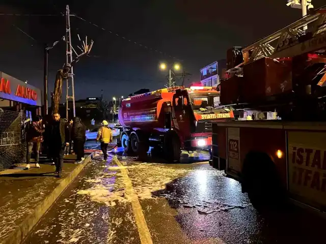 Arnavutköy'deki Oto Tamirhanesinde Yangın!