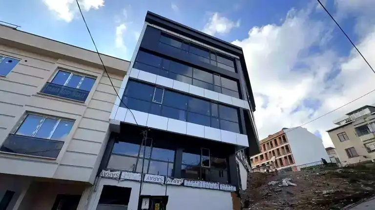 Başakşehir'de İnşaat Kazası: 65 Yaşındaki Adam Hayatını Kaybetti