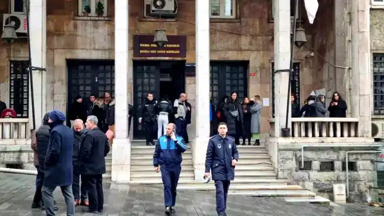 Beyoğlu Vergi Dairesi'nde Küçük Yangın