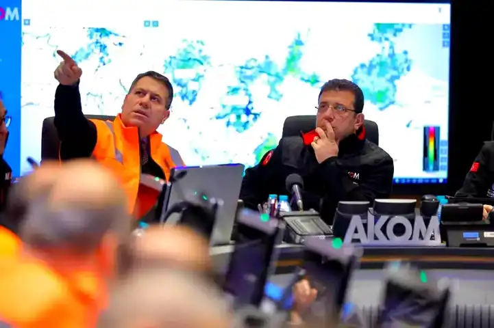 İmamoğlu'ndan İstanbul'a Kar Uyarısı: Trafiğe Çıkmayın!