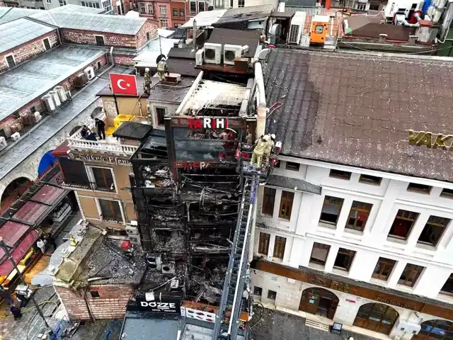 Eminönü Mısır Çarşısı Yanındaki Restoranda Yangın!