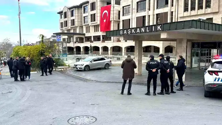 Eyüpsultan Belediyesi'ne 90 Milyon TL'lik Haciz!