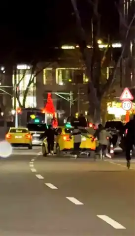 Patenli Gençlerden Tehlikeli Trafik Oyunu!