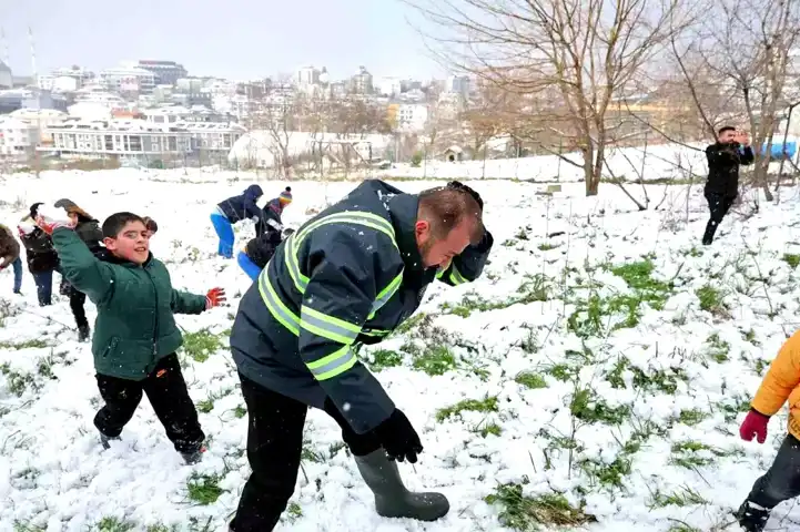 Minik Aysun'un Kartopu Dileği, Başkanla Buluşmaya Dönüştü!