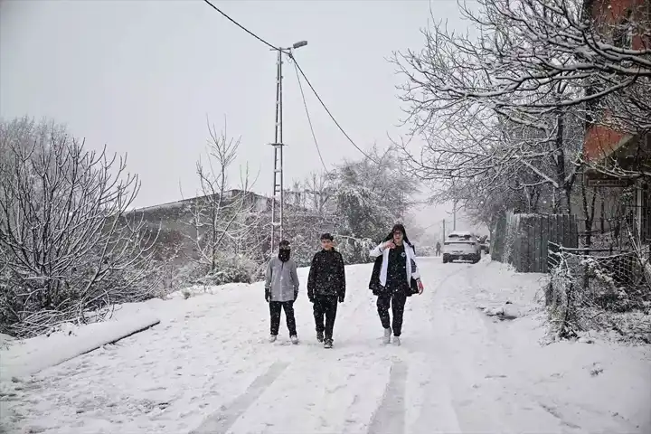 İstanbul'da Okullar Tatil mi? 26 İlde Kar Fırtınası!