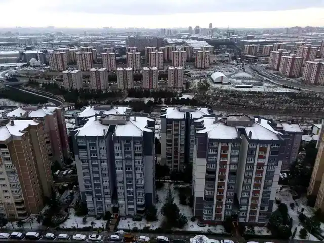 İstanbul'da Kar Yağışı: Başakşehir Beyaz Örtüyle Kaplandı!