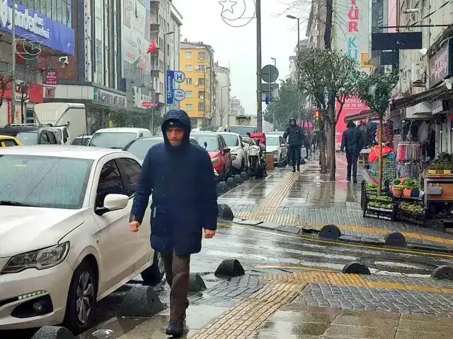 İstanbul'da Kar Yağışı Hayatın Akışını Etkiliyor