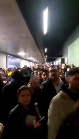 İstanbul'da Kar Yağışı: Metroda Yoğunluk ve Tepkiler!
