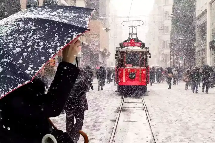 İstanbul'da Kuvvetli Kar Yağışı Uyarısı!