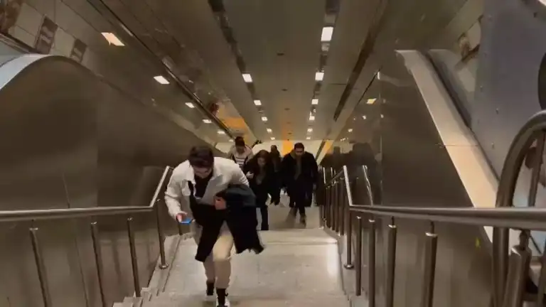 İstanbul M4 Metro Hattında Elektrik Kesintisi: Seferler Aksadı