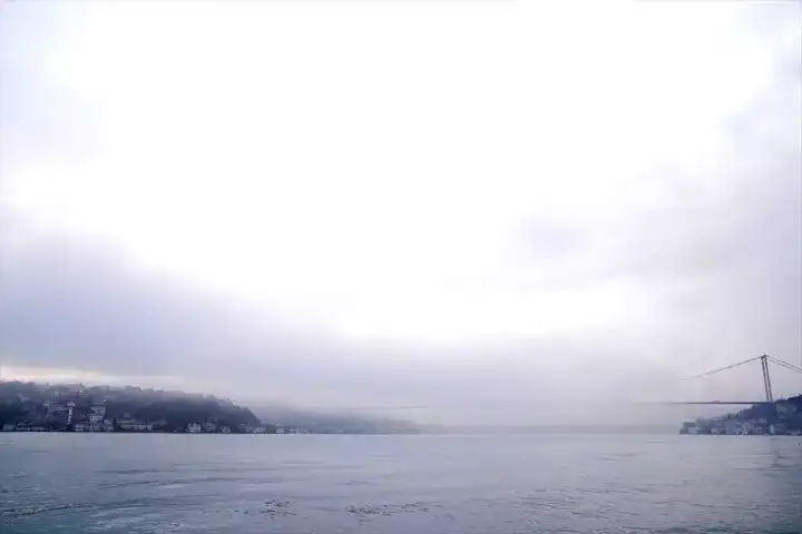 İstanbul'da Yoğun Sis: Gemi Trafiği Durdu!