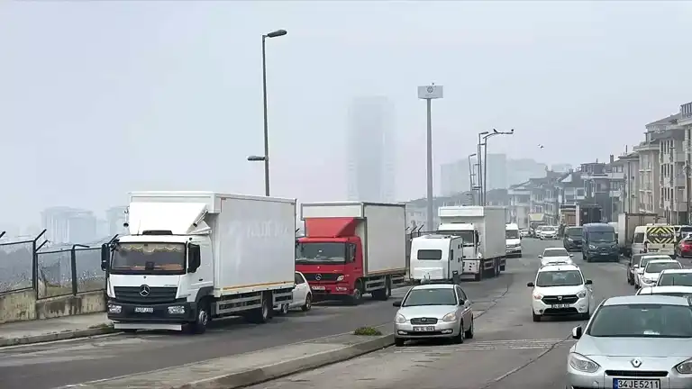 İstanbul'da Yoğun Sis Trafiği Felç Etti